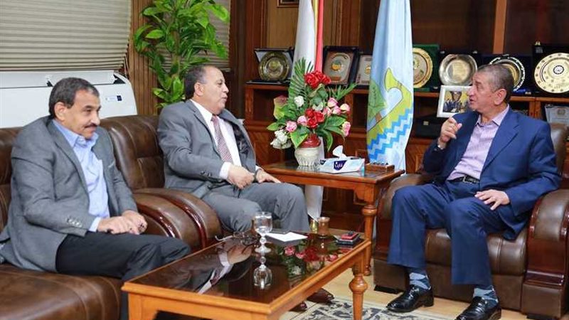 محافظ كفرالشيخ ومدير