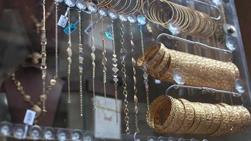 الذهب يسجل أقل سعر