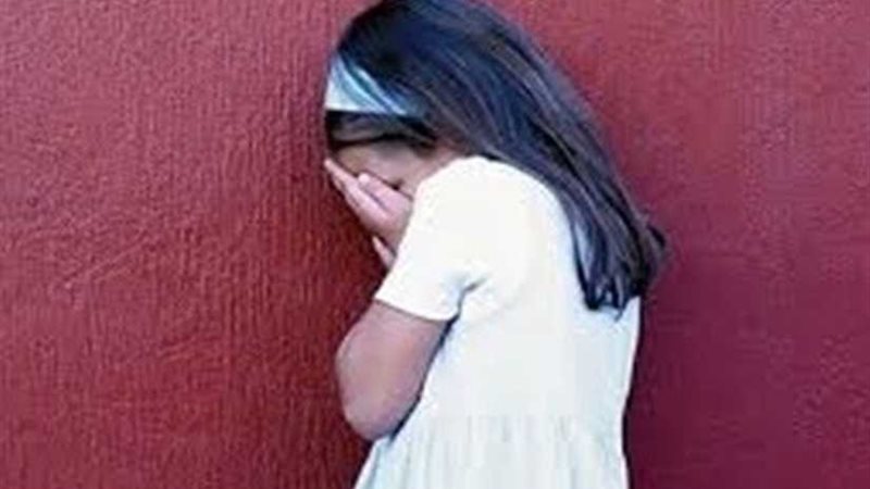 عاطل يغتصب طفلة معاقة