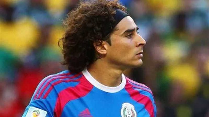 أوتشوا حارس المكسيك:البرازيل