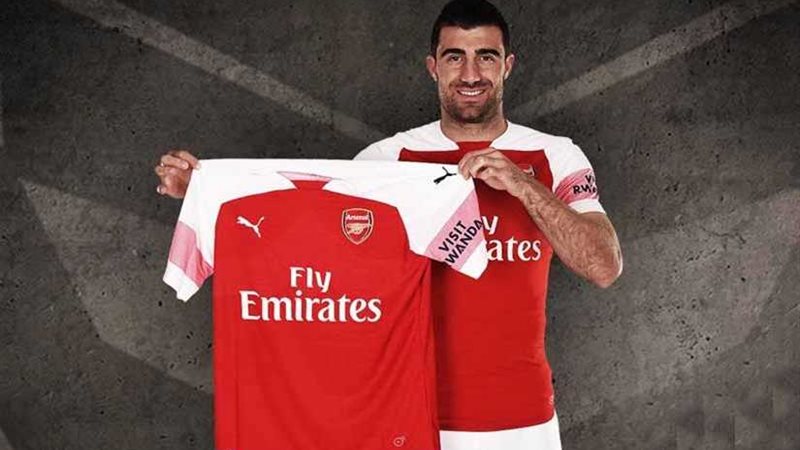 أرسنال يتعاقد مع