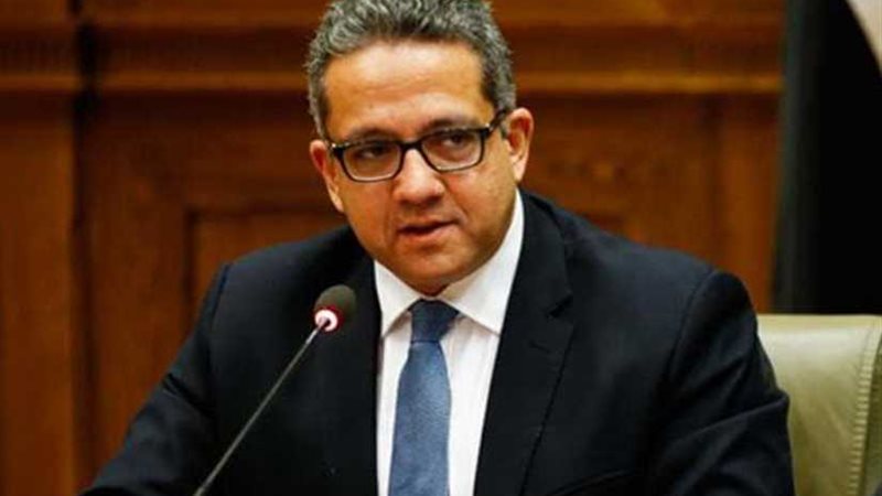 ندوات وزيارات للمتاحف