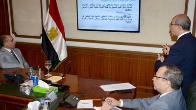وزير الطيران المدني يلتقي رئيس الهيئة المصرية للأرصاد الجوية ورئيس الإدارة المركزية لتحليل الحوادث