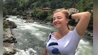 ممثلة تركية تهاجم مدينة رسول الله