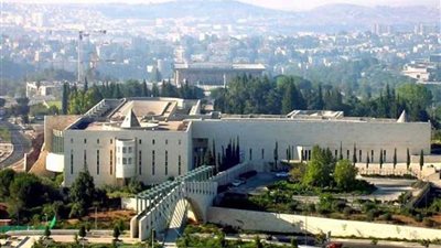 المحكمة العليا الاسرائيلية تجمد قرار أوامر الهدم في الخان الأحمر