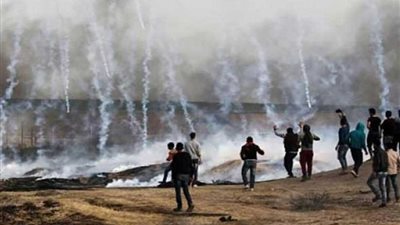 إصابة 35 فلسطينيًا خلال مواجهات مع الاحتلال الإسرائيلي على حدود قطاع غزة