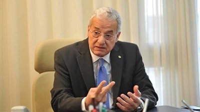 رئيس شركة المقاولون العرب يتفقد مشروع الطريق الدائرى الأوسطى