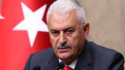 رئيس الوزراء التركي يعد بإقالة المزيد من الموظفين بالبلاد