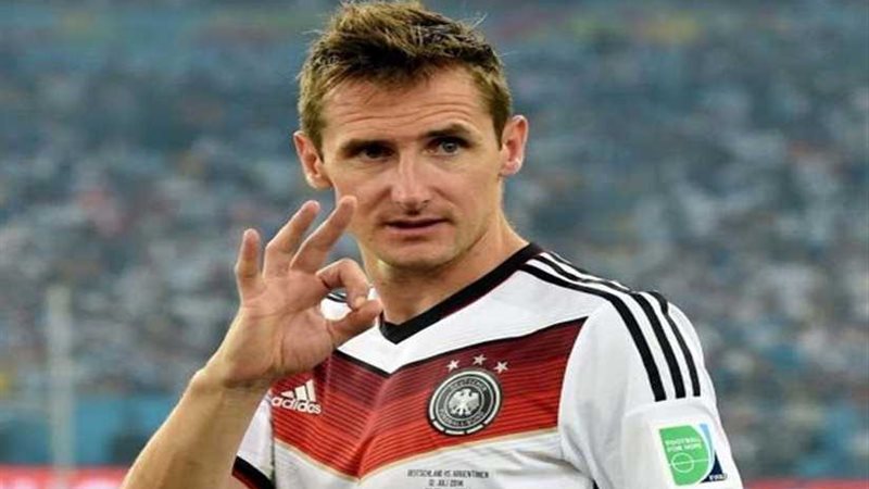 رغم الاعتزال.. ميروسلاف