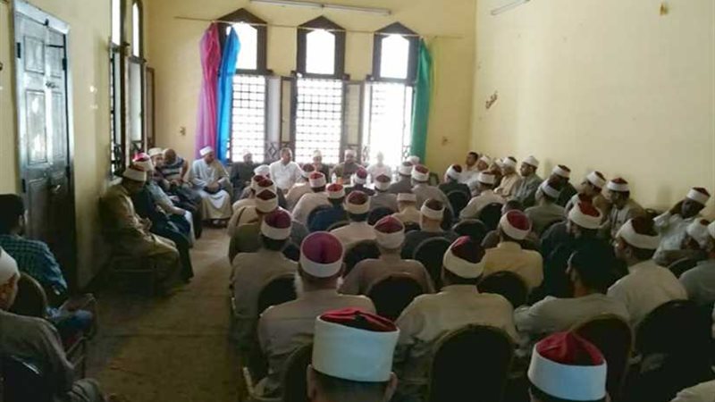 العجمي يعقد اجتماعا