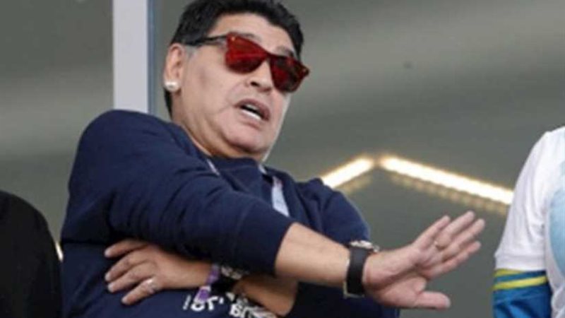 مارادونا يعتذر لـفيفا