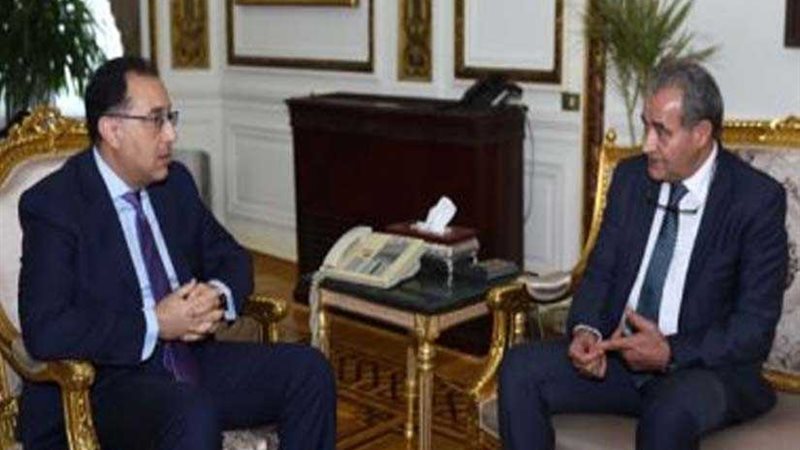 رئيس الوزراء يجتمع