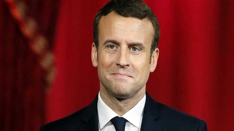 شاهد ..ماكرون يرقص