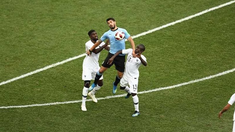 فرنسا تطيح بأوروجواي