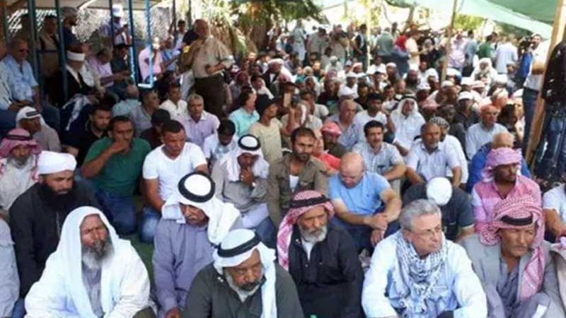 مئات الفلسطينيين