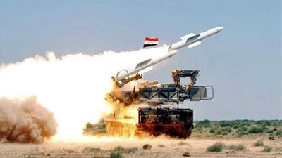 شاهد...الدفاعات الجوية السورية تتصدى لهجوم على مطار التيفور بريف حمص