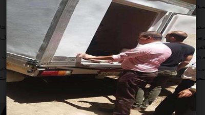 ضبط سيارة مجهولة تبيع لحوما مجمدة بسمالوط