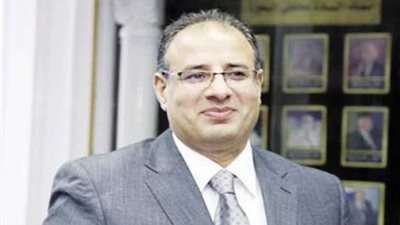 محافظ الإسكندرية : يكلف الأجهزة المعنية بالتعامل مع حادث سقوط أجزاء من عقار بكليوباترا