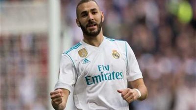 بنزيما يحتفل بمرور 9 سنوات على ارتداء قميص ريال مدريد