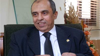 إحالة موظف بالحجر الزراعي للنيابة