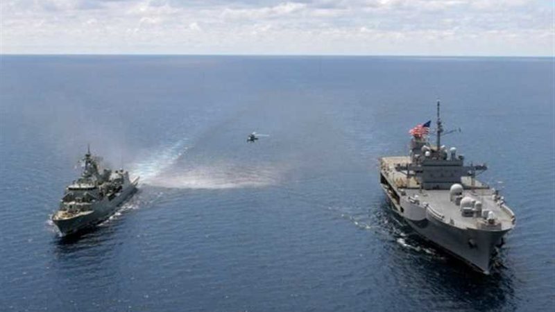 سفينتان حربيتان أمريكيتان