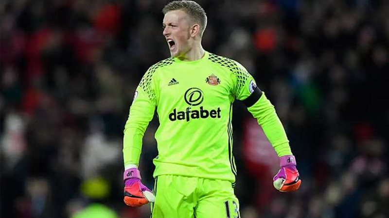 حارس إنجلترا يحصد