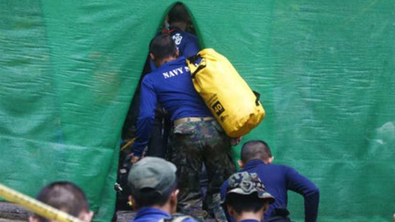 إنقاذ 8 من أطفال