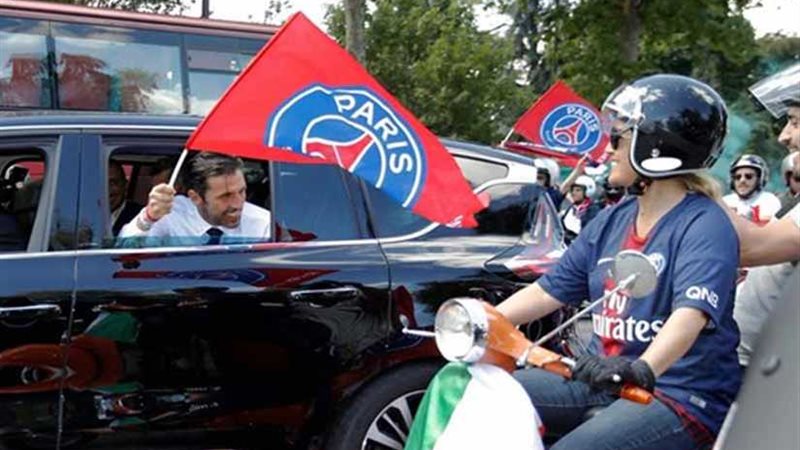 «بوفون» يصل ملعب