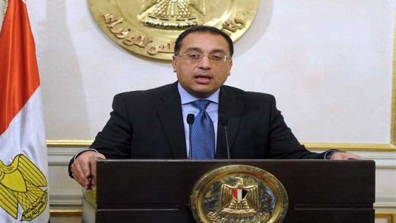 رئيس الوزراء يستعرض