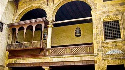 تعليم فن البورتريه والموزاييك في ورشة تدريبية ببيت السناري