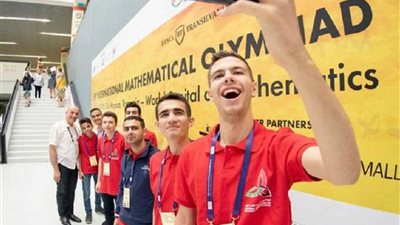 ماذا على أن أفعل حتى تعتبرونني إنسانًا عاديًا؟!