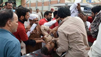 70 قتيلا و120 مصابا حصيلة التفجير الذي استهدف اجتماعًا انتخابيًا بباكستان