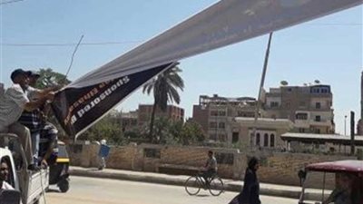 حملة لرفع الإعلانات غير المرخصة في بني مزار بالمنيا