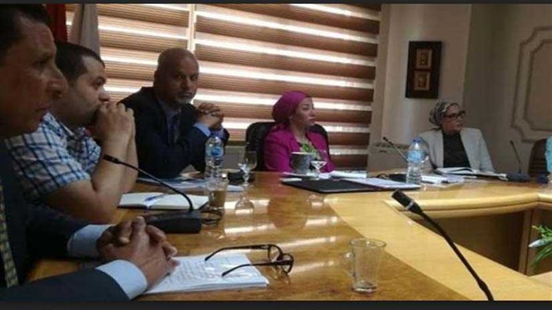 وزيرة البيئة تناقش