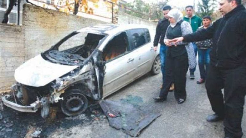 مستوطنون يحرقون سيارتين