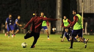 مساعد مخطط الأحمال يقود تدريبات مستبعدي الأهلي