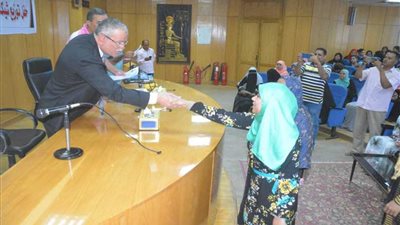 500 ألف جنيه مساعدات مالية لـ50 عروسة من الأورمان بالمنيا.. 