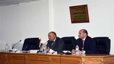 وزير الخارجية يلتقي مع الملحقين العسكريين المرشحين للعمل في الخارج وزوجاتهم