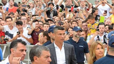 يوفنتوس يرحب بـ«رونالدو» فور وصوله إلى ملعب أليانز بتورينو