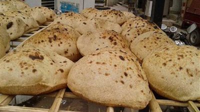 الحكومة تنفي إضافة مادة على رغيف الخبز للحد من الزيادة السكانية