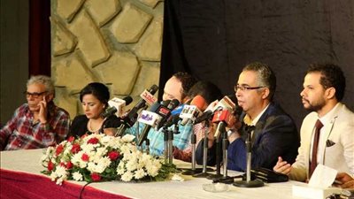 إسماعيل مختار: عرض 