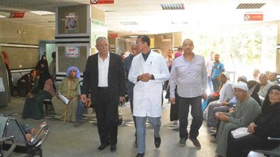 محافظ المنيا يتفقد مركز الأورام (صور)