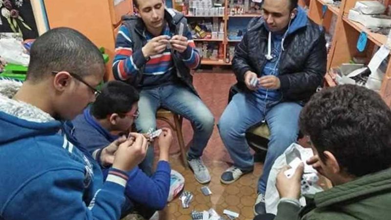 طلاب طب بنها يطلقون