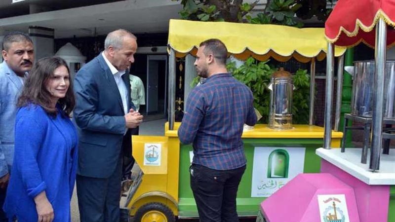 تسليم 20 عربة لصناعة