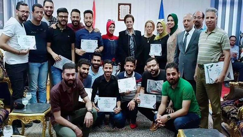 محافظ البحيرة تكرم