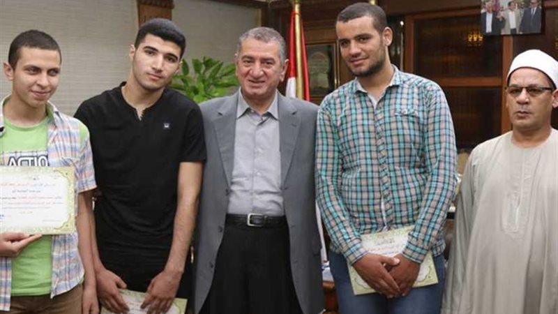 محافظ كفرالشيخ يكرم