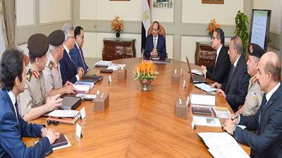 الرئيس يبحث مع 