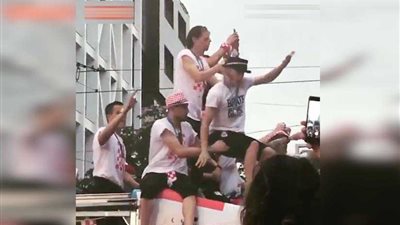 شاهد ..حارس كرواتيا ينقذ حياة زميله