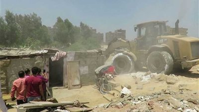 شكاوى المواطنين تزيل عشش 