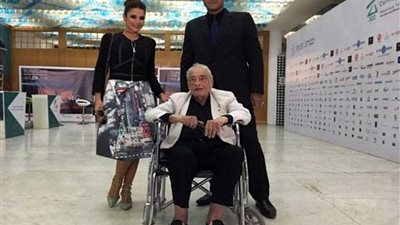 وزيرة التضامن تزور الفنان جميل راتب